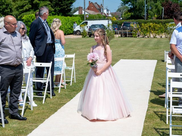 Wayne and Kerry's Wedding in Kirby Muxloe, Leicestershire 4