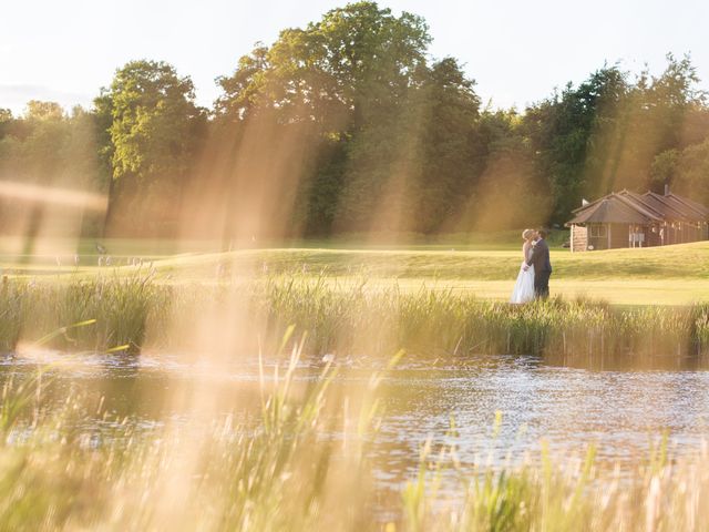 Phil and Shelley&apos;s Wedding in Chippenham, Wiltshire 16