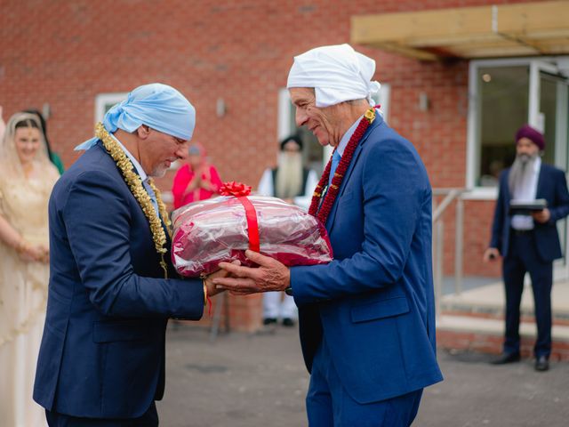 Chris and Kiran&apos;s Wedding in Cassington, Oxfordshire 38