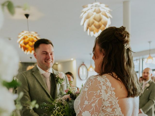 Ryan and Lisa&apos;s Wedding in Hull, East Riding of Yorkshire 8