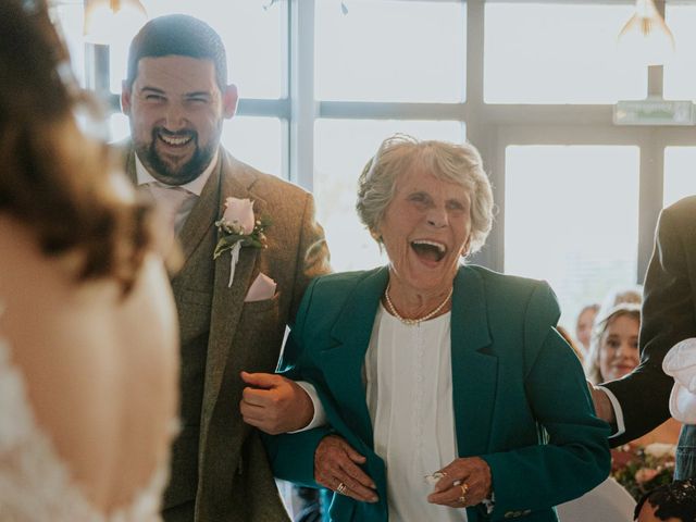 Ryan and Lisa&apos;s Wedding in Hull, East Riding of Yorkshire 10