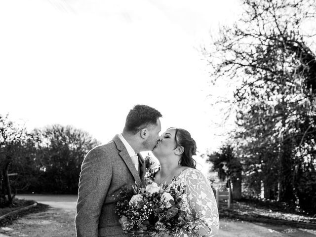Ryan and Lisa&apos;s Wedding in Hull, East Riding of Yorkshire 17
