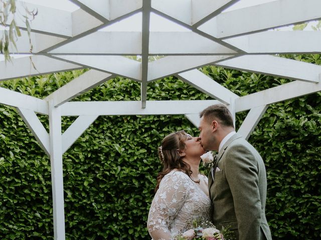 Ryan and Lisa&apos;s Wedding in Hull, East Riding of Yorkshire 24
