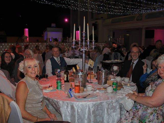 Phill and Trisha's Wedding in Dunbartonshire, Central &amp; Glasgow 15