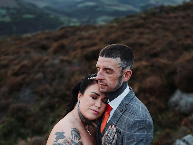 Thomas and Leanne's Wedding in Grindleford, Derbyshire 20