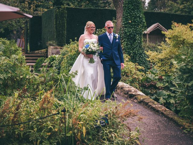 Alistair and Lara&apos;s Wedding in Ness, Cheshire 17