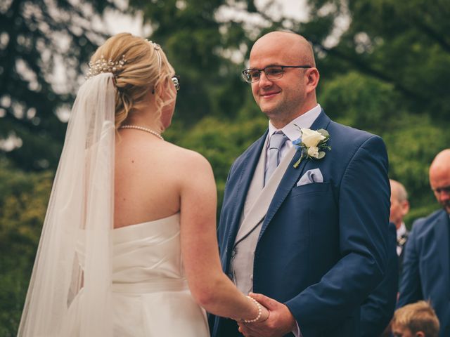 Alistair and Lara&apos;s Wedding in Ness, Cheshire 20