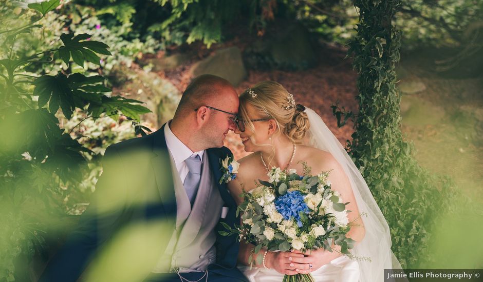 Alistair and Lara's Wedding in Ness, Cheshire