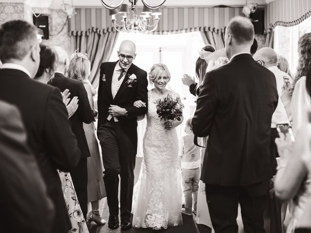 Ric and Caron&apos;s Wedding in Spalding, Lincolnshire 16