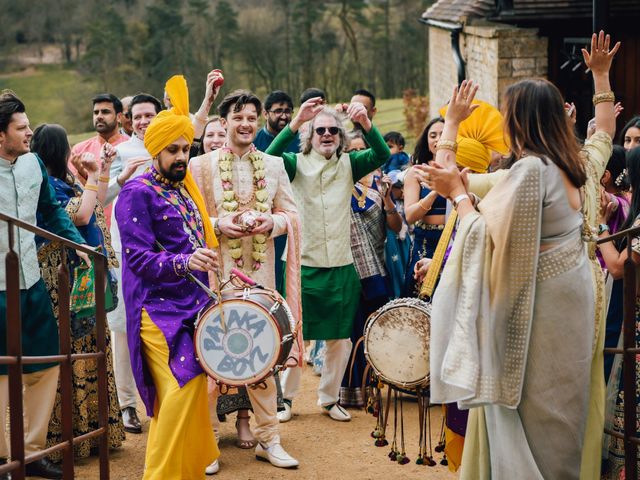 Shreena and Ned&apos;s Wedding in Cirencester, Gloucestershire 15