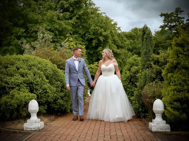 Pete and Sarah&apos;s Wedding in Gomersal, West Yorkshire 19