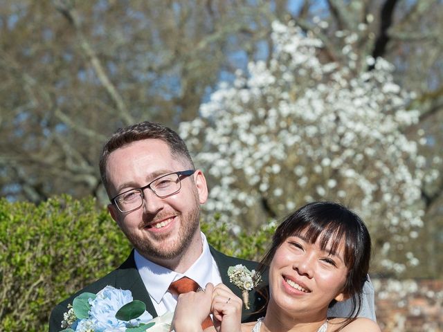 Tracy and Peter's Wedding in Reading, Berkshire 24