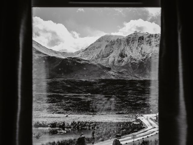 Laura and Angel&apos;s Wedding in Glencoe, Argyll 11