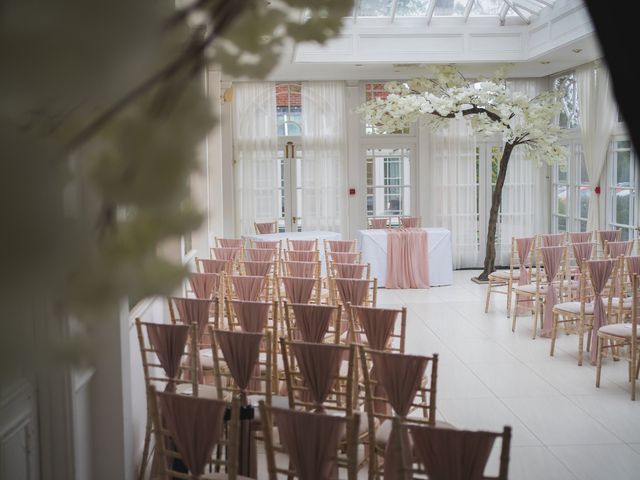 Shaun and Joanna&apos;s Wedding in Quorn, Leicestershire 19