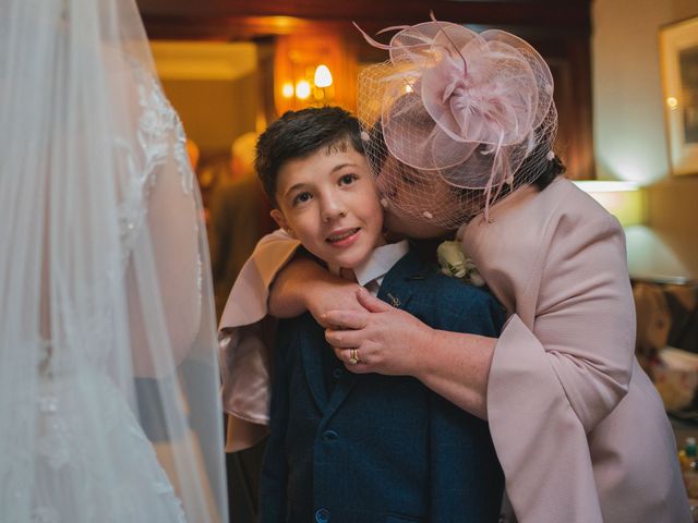 Shaun and Joanna&apos;s Wedding in Quorn, Leicestershire 39