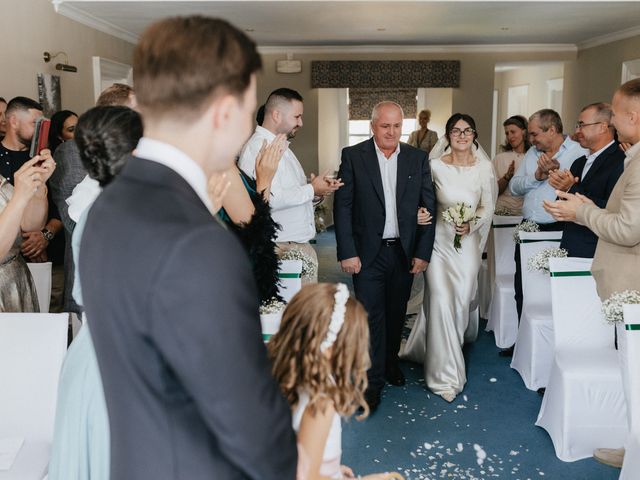 Nicolae and Catalina's Wedding in Swindon, Wiltshire 27