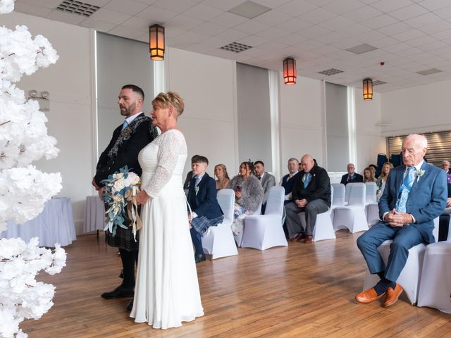 Neil and Jackie's Wedding in Dundee, Fife &amp; Angus 3