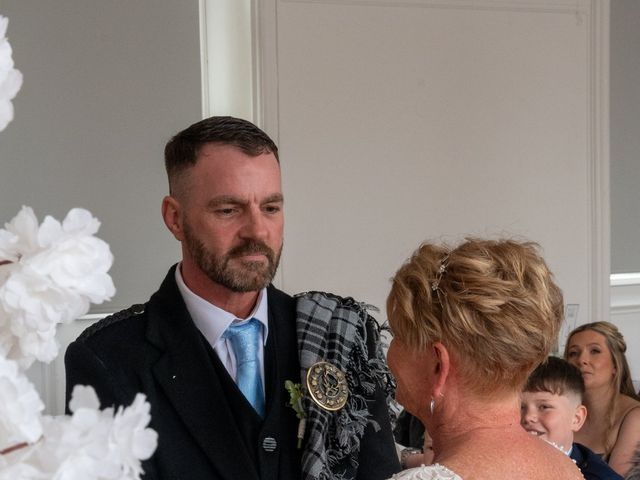 Neil and Jackie's Wedding in Dundee, Fife &amp; Angus 4