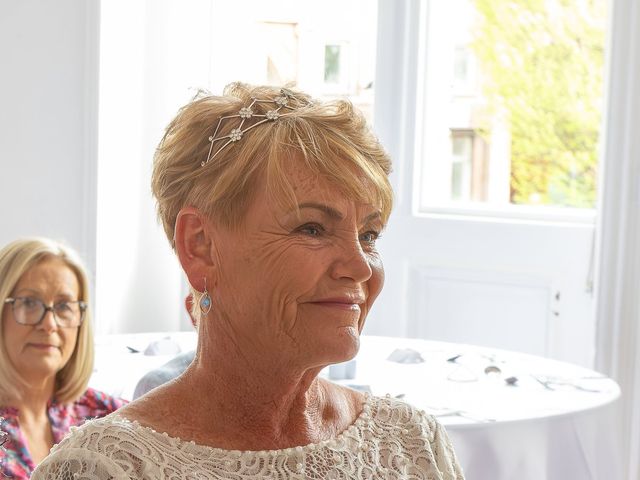 Neil and Jackie's Wedding in Dundee, Fife &amp; Angus 7