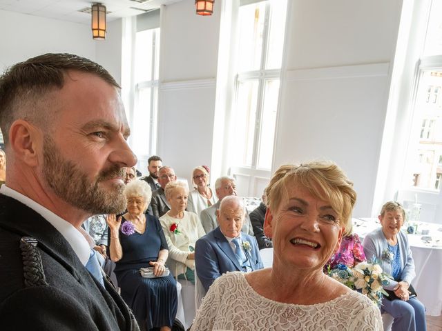 Neil and Jackie's Wedding in Dundee, Fife &amp; Angus 8