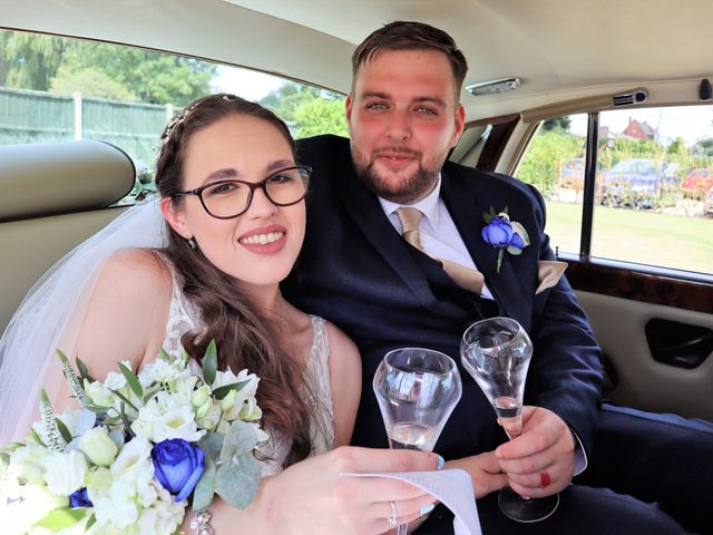 Melissa and Matt&apos;s Wedding in Kirby Muxloe, Leicestershire 38