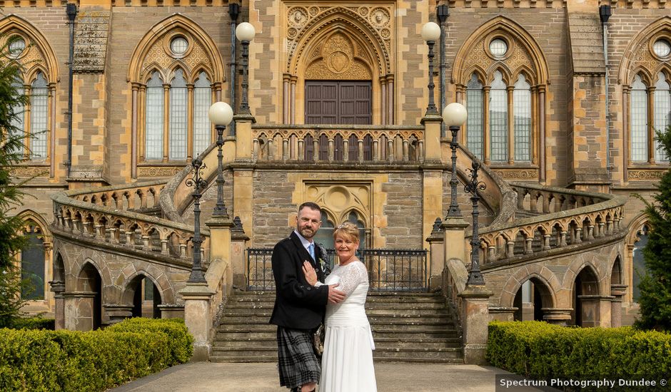 Neil and Jackie's Wedding in Dundee, Fife & Angus