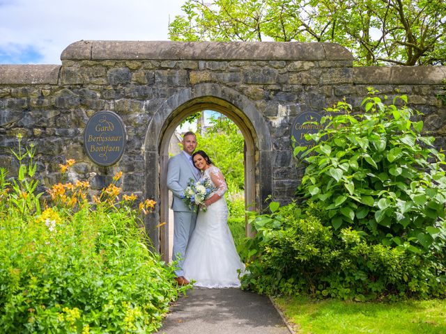 Oliver and Sophie&apos;s Wedding in Cowbridge, Vale Of Glamorgan 16