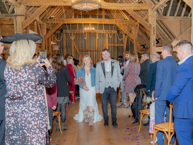 Rob and Becky&apos;s Wedding in Silchester, Hampshire 8