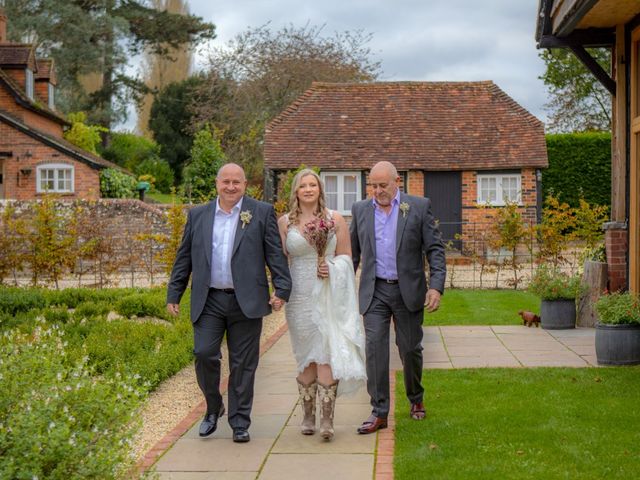 Rob and Becky&apos;s Wedding in Silchester, Hampshire 26