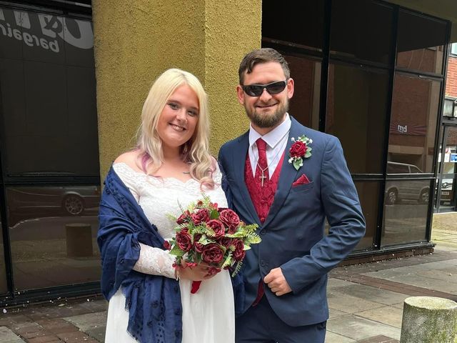 Craig and Rebekah's Wedding in Ellesmere Port, Cheshire 10