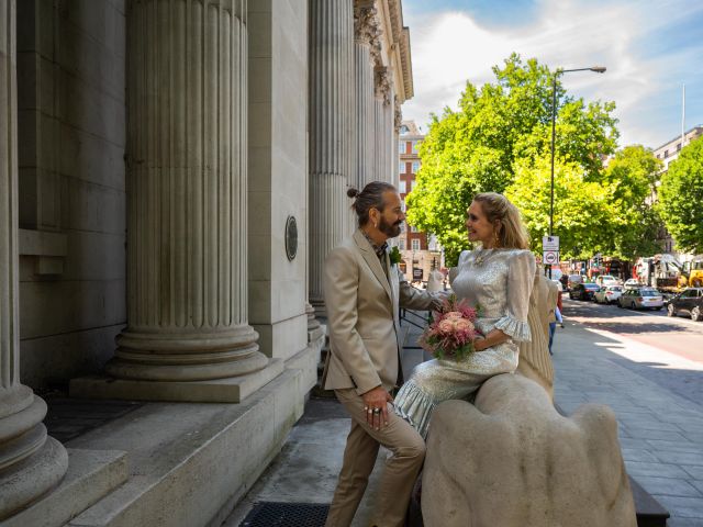 Helen Tapp and John Makeham&apos;s Wedding in Central London, South West London 9