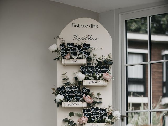 Vicki and Toby's Wedding in Salisbury, Wiltshire 16