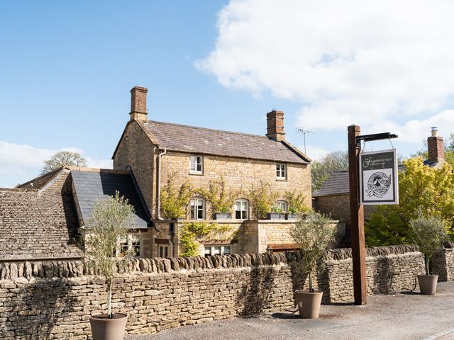 Paul and Luisa's Wedding in Burford, Oxfordshire 7