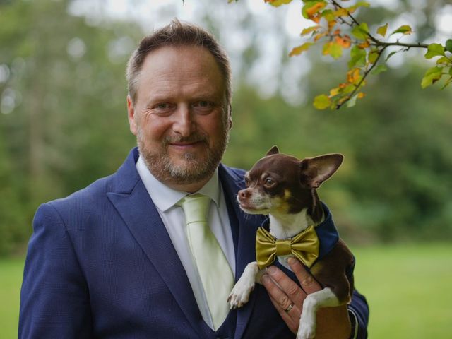 Keith and Natalie's Wedding in Woodlands, Hampshire 11