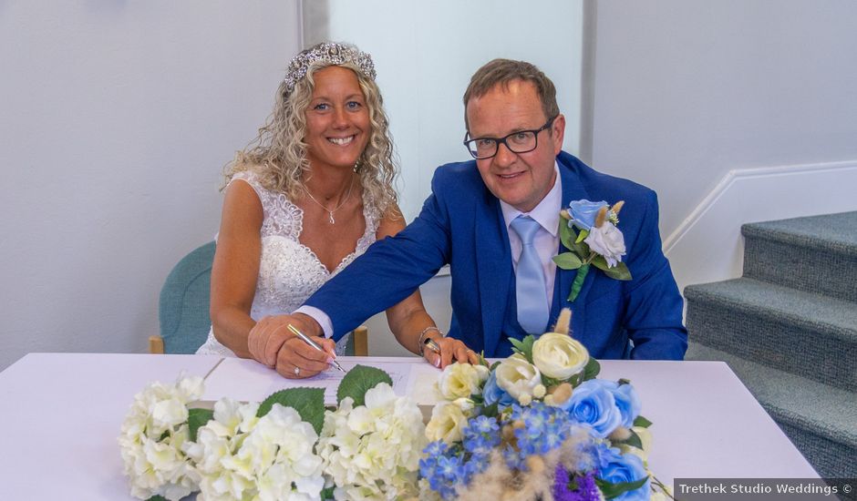 Donna and Jon's Wedding in St Austell, Cornwall