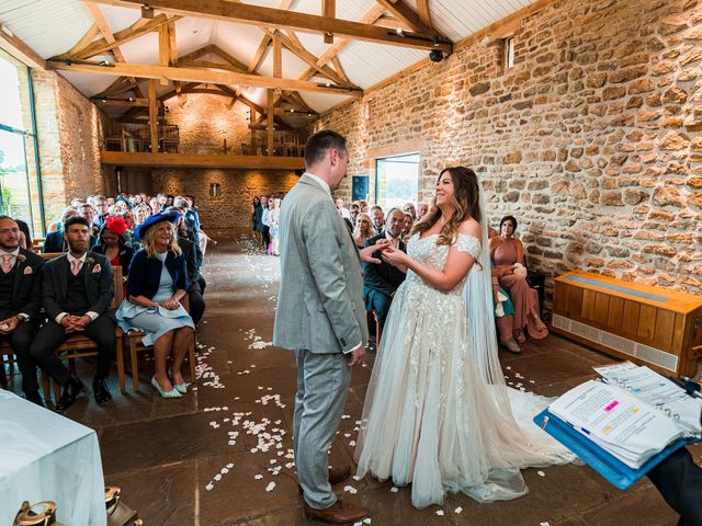 Shane and Maria&apos;s Wedding in Northampton, Northamptonshire 9