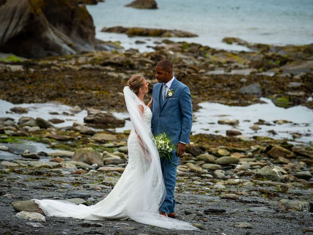 Dan and Emily&apos;s Wedding in Ilfracombe, Devon 14