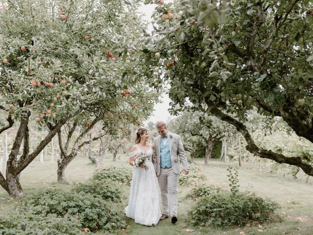 Julian and Vicki's Wedding in Buckingham, Buckinghamshire 7