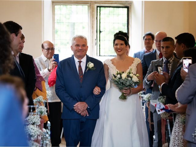 Riccardo and Sally&apos;s Wedding in Aylesbury, Buckinghamshire 8