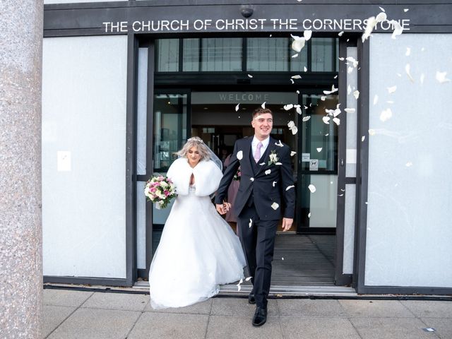 Natalie and Mathew&apos;s Wedding in Milton Keynes, Buckinghamshire 9