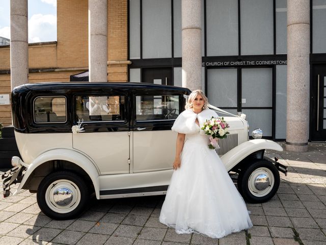 Natalie and Mathew&apos;s Wedding in Milton Keynes, Buckinghamshire 2