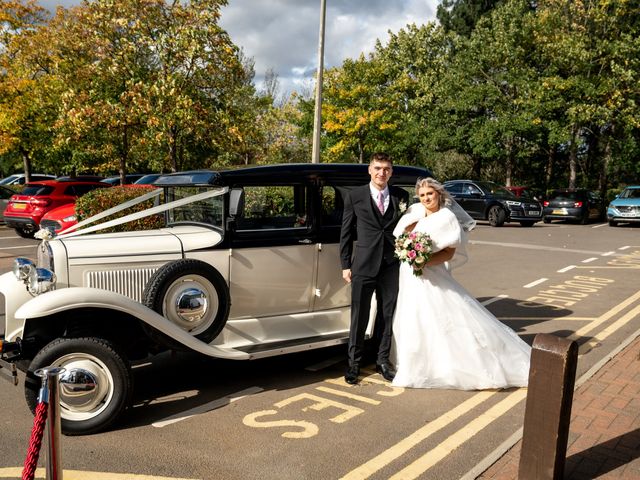 Natalie and Mathew&apos;s Wedding in Milton Keynes, Buckinghamshire 13