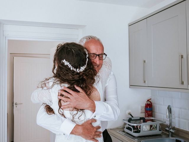Gavin and Zoe's Wedding in Henley On Thames, Oxfordshire 17
