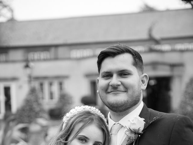 Robbie and Heather&apos;s Wedding in Doncaster, South Yorkshire 3