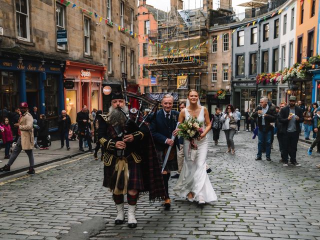 Andrew and Laura&apos;s Wedding in Edinburgh, Lothian &amp; Borders 4