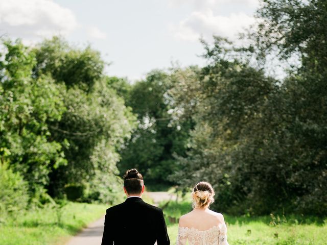 Antonia and Rob&apos;s Wedding in Gloucester, Gloucestershire 14