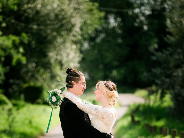 Antonia and Rob&apos;s Wedding in Gloucester, Gloucestershire 15