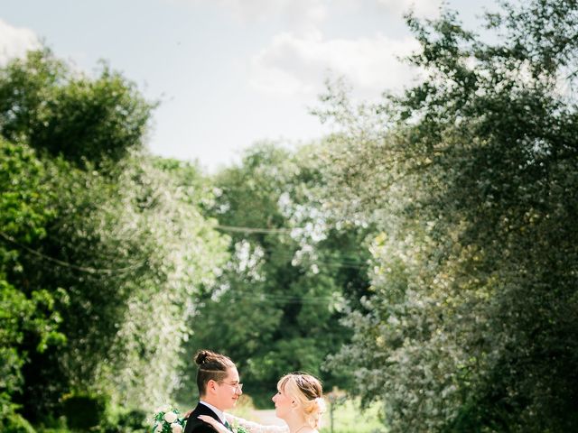 Antonia and Rob&apos;s Wedding in Gloucester, Gloucestershire 16