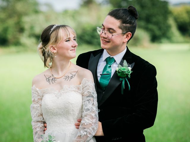 Antonia and Rob&apos;s Wedding in Gloucester, Gloucestershire 20