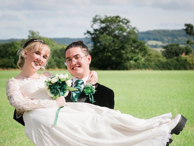 Antonia and Rob&apos;s Wedding in Gloucester, Gloucestershire 24